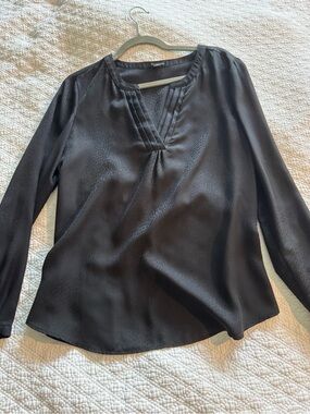 Ann Taylor Black V-Neck Pintuck Long-Sleeve Blouse